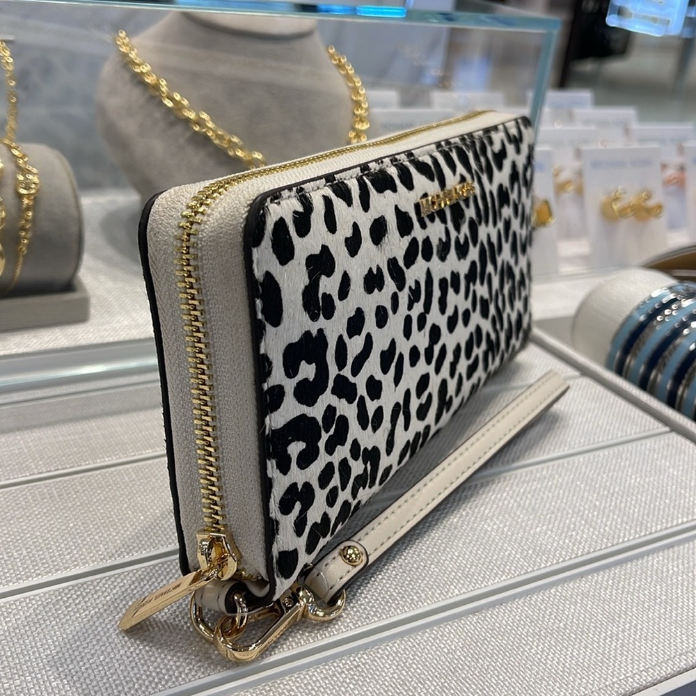 MICHAEL KORS
Leather Lg Continental Wristlet Phone Wallet Exotic Print Hair Calf - Picture 14 of 16